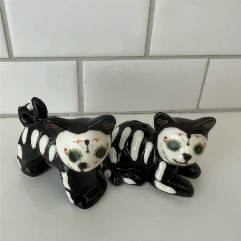 Halloween 🎃 mini set of salt and pepper shakers